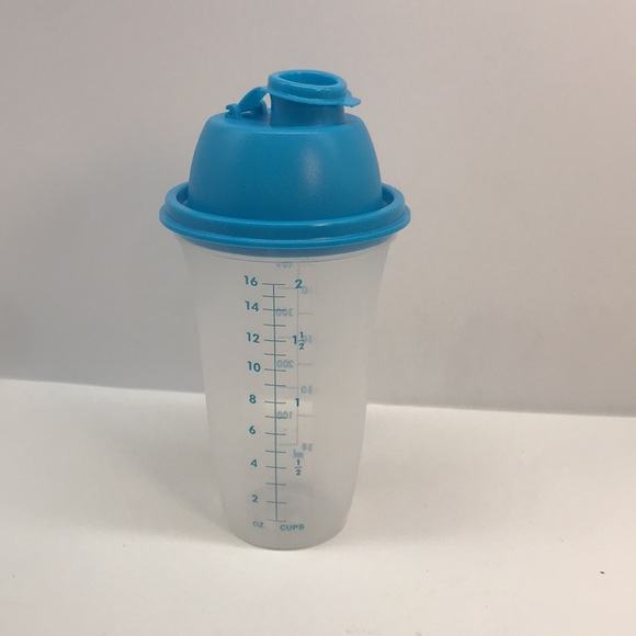 Tupperware Quick Shaker Blue Color - Picture 4 of 16